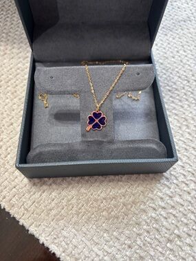 14K (Italy) Yellow Gold Blue Enamel Clover Pendant Necklace